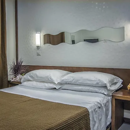 Hotel Santa Chiara 3*